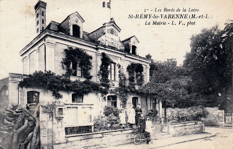 Fichier:Saintremylavarenne-mairie-1910.jpg
