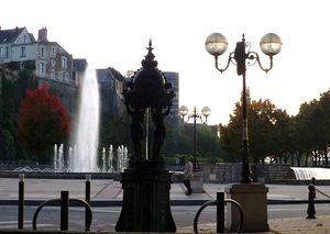 Photographie de la fontaine Wallace près du quai Ligny à Angers.