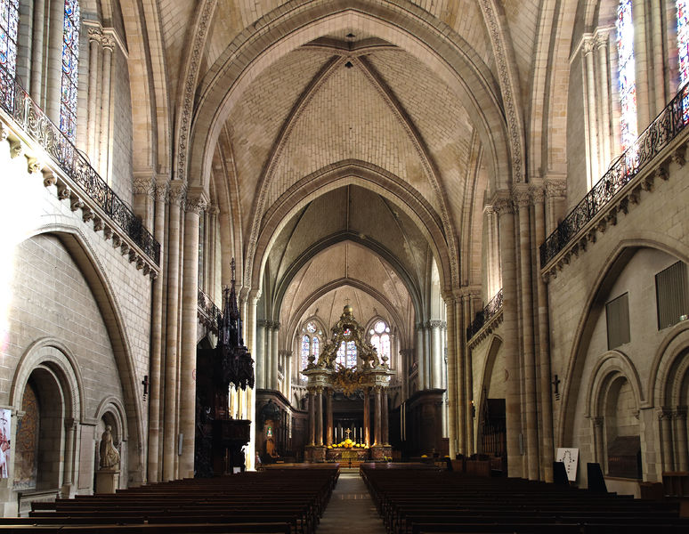 Fichier:Angers cathedrale interieur 2011a.jpg