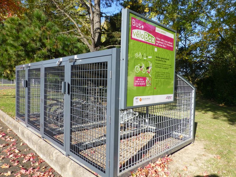 Fichier:Angers, Garage à vélo - 1.JPG