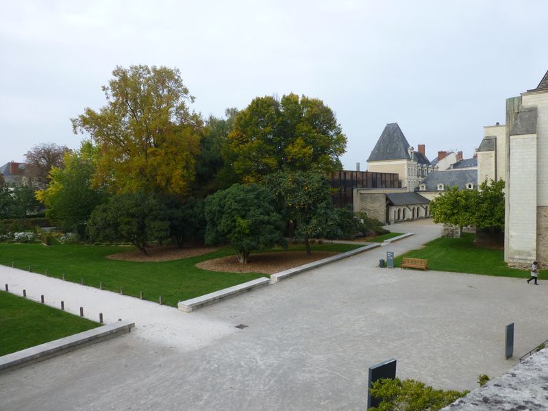 Fichier:Angers, Jardin du Musée des Beaux-Arts en octobre.JPG