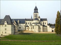 Fontevraudlabbaye abbaye eglise 2009.jpg