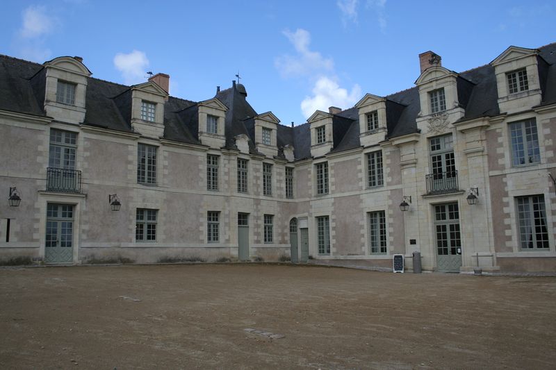 Fichier:Avrille chateau perriere 2010a.jpg