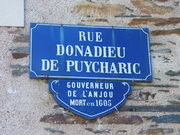 Photographie de la plaque de la rue Donadieu de Puycharic à Angers.