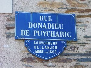 Photographie de la plaque de la rue Donadieu de Puycharic à Angers.