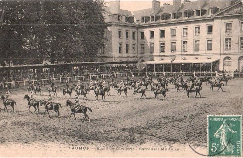 Fichier:Saumur ecole cavalerie carrousel cartepostale.jpg