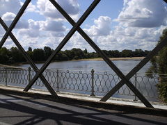 Loire behuard pont 2008.jpg