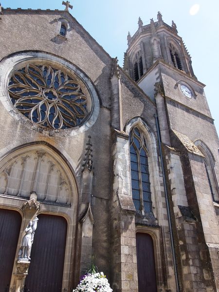 Fichier:Maulévrier église Saint Jean Baptiste -2015c.JPG
