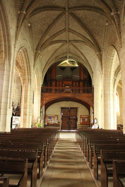 Fichier:Douelafontaine eglise saintpierre interieur 2020 7857.JPG