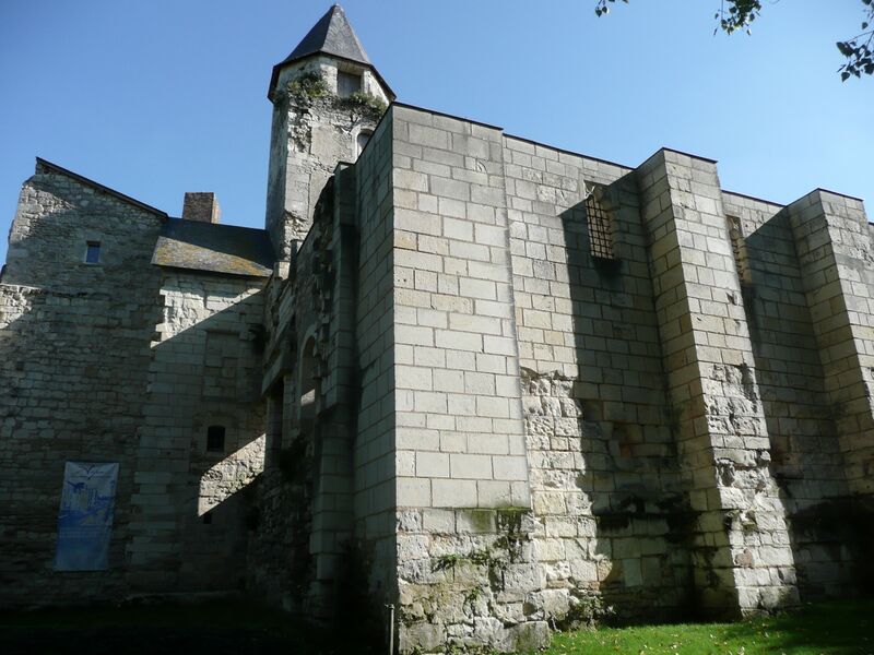 Fichier:Ambillouchateau chateau grezille 2011c.jpg
