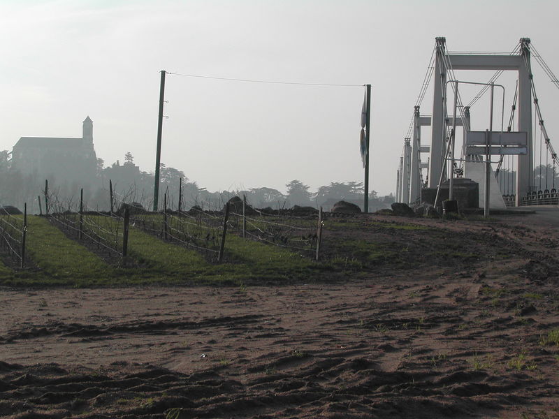 Fichier:Montjeansurloire pont 2003c.jpg