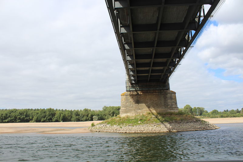 Fichier:Pont suspendu de Montjean-sur-Loire - 2017 2011.JPG