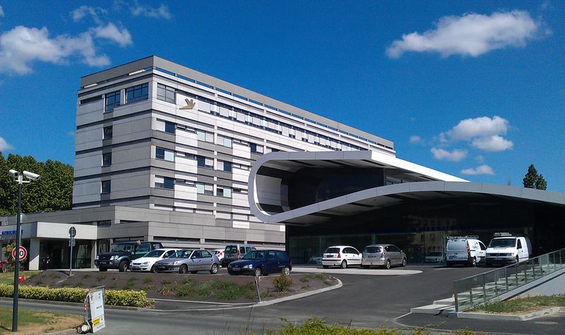 Fichier:Angers hopital maternité 2011a.jpg