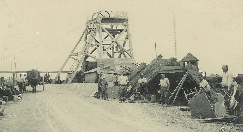 Fichier:Poueze ardoisieres fendeurs 1905.jpg