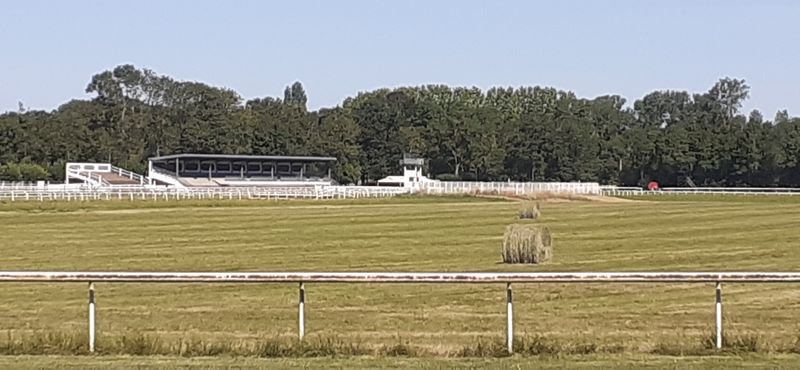 Fichier:Rochefort champ courses r20-15.jpg