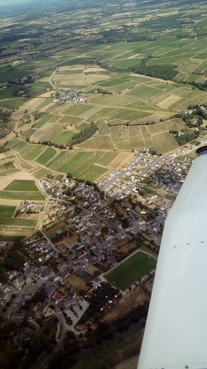 Vue d'avion au dessus du village de Saint-Aubin-de-Luigné.
