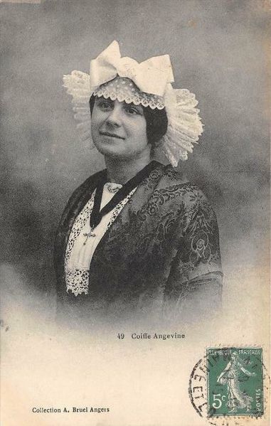Fichier:Coiffe angevine abruel.jpg