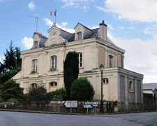 Saintremylavarenne mairie 2012a.jpg