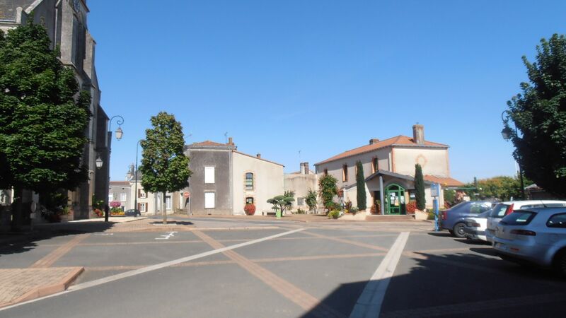 Fichier:Botzenmauges bourg 2015a.jpg