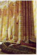 Fontevraudlabbaye interieur gisants.jpg