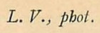 Signature L. V. phot.