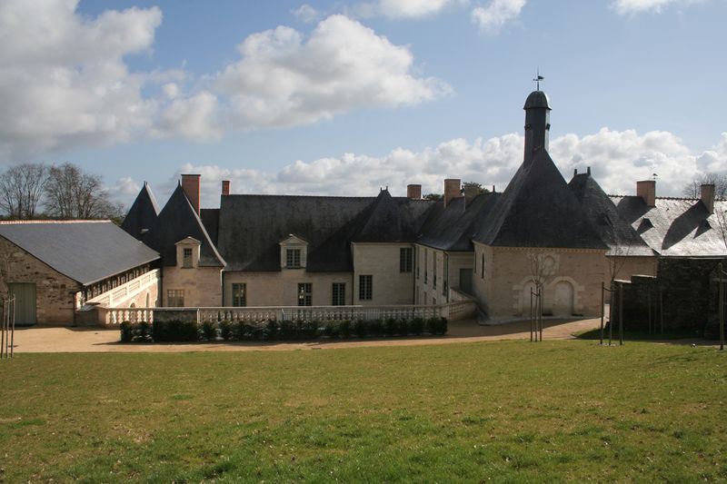 Fichier:Avrille chateau perriere 2010b.jpg