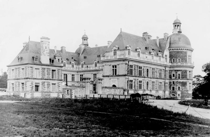 Fichier:Aa phot 04 chateau serrant.jpg