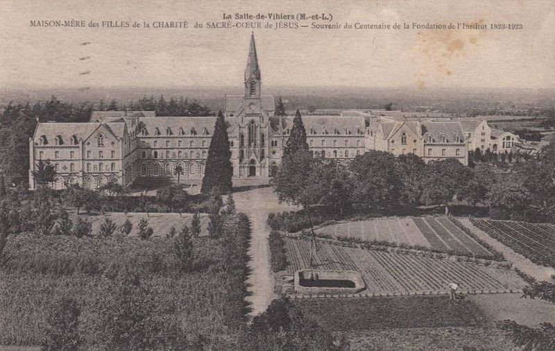 Fichier:Salledevihiers congregation filles charite 1923.jpg
