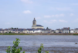 Saintmathurinsurloire bourg 2013.jpg