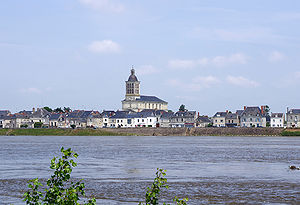 Bourg et quais de Saint-Mathurin-sur-Loire