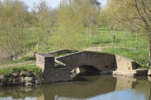 Photographie du pont sur la rivière au Marillais.