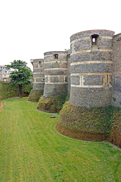 Fichier:Angers chateau tour 2014a.jpg